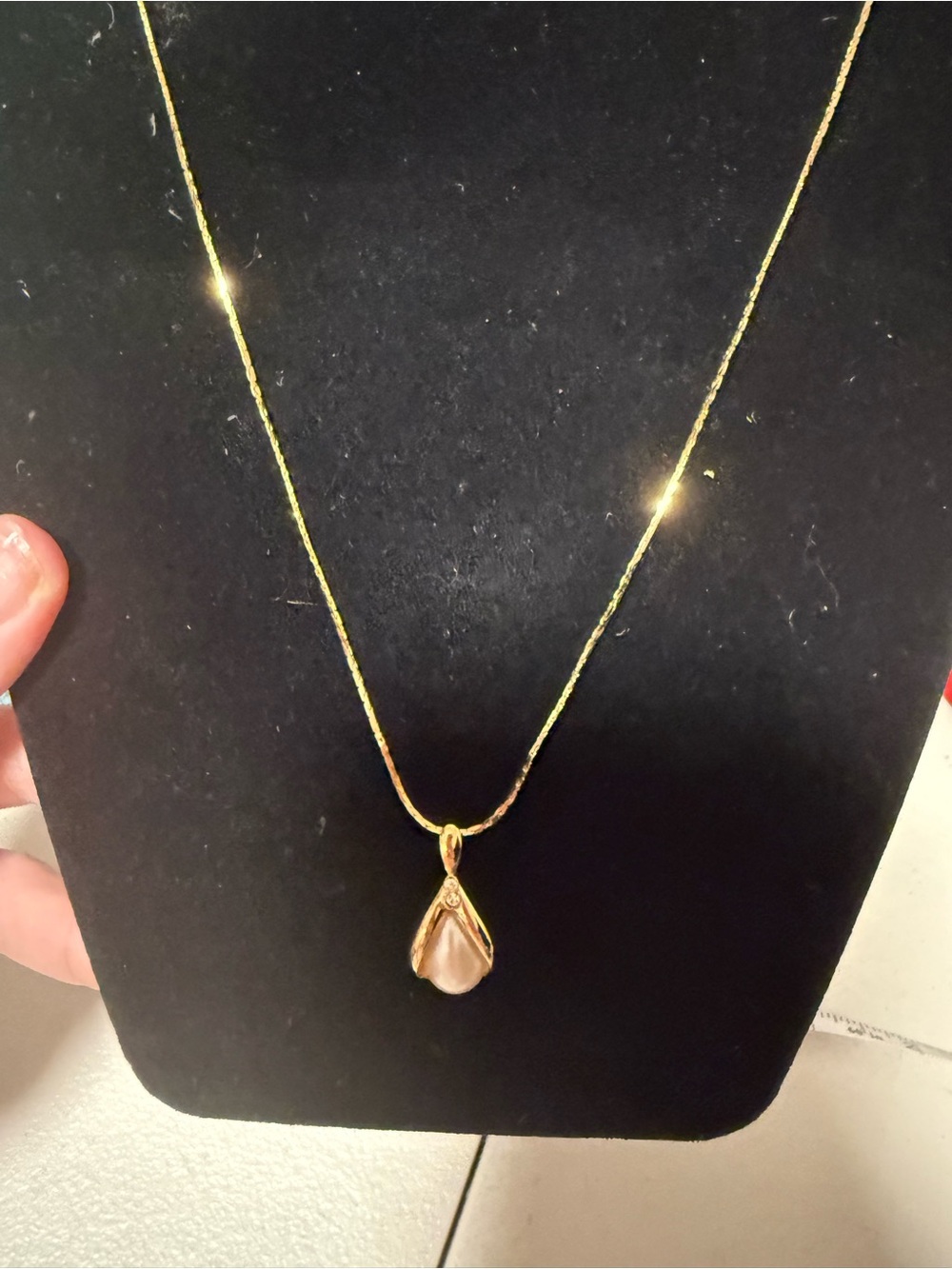 Avon Vintage Gold-Tone Necklace Faux Pearl Teardrop Pendant Matching Earrings